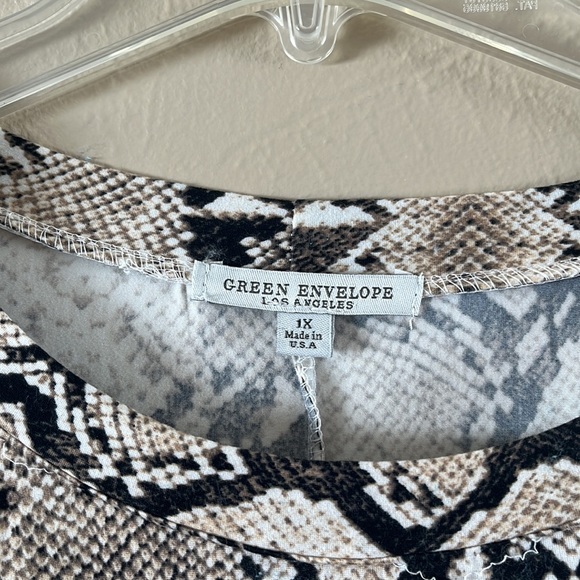 Green Envelope 1X Snakeskin Tunic very soft to touch - Picture 4 of 13